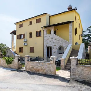 Apartman Dadic With Parking & Playground