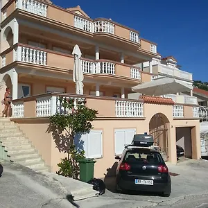 Apartment Mustac 