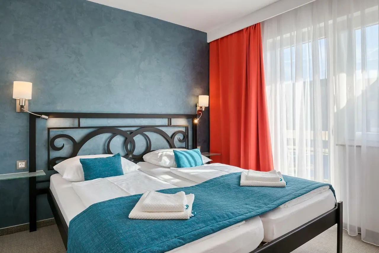 Hotel Porec 3*,